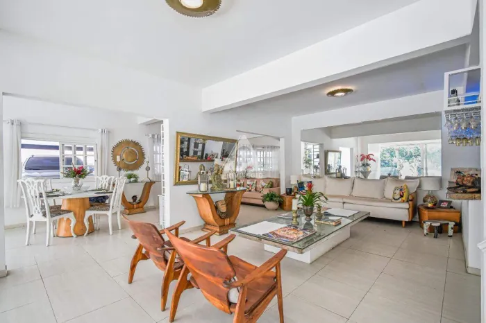 Casa á venda, 3 quartos, 3 suítes, área externa, 565m² - Barra da Tijuca- Rio de Janeiro.