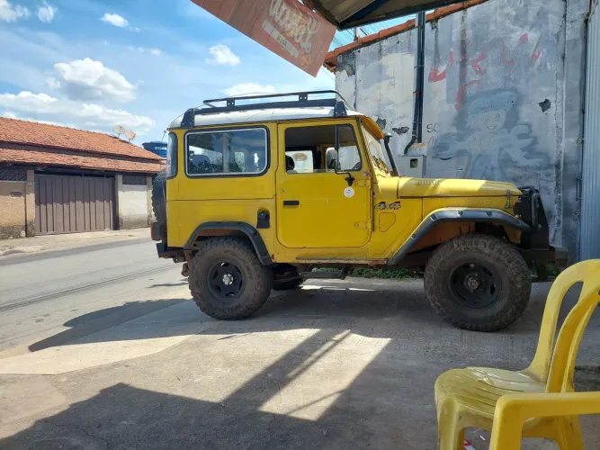 Toyota Band.Jipe Cap.de Aço Chas. Curto Diesel 1991