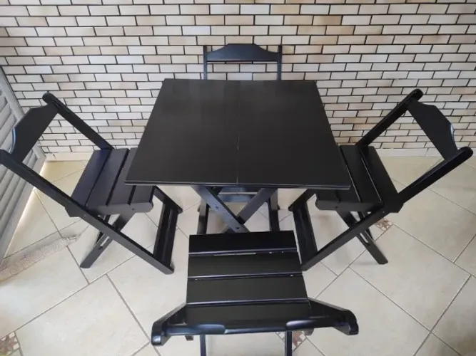 Conjunto mesa madeira eucalipto dobrável 70x70cm + 4 cadeiras cor imbuia ou preto