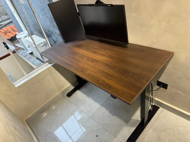 Mesa de Escritório Elétrica Amadeirada Gênio Desk