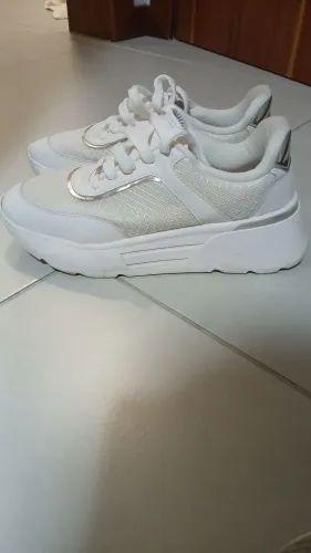 Tênis branco feminino
