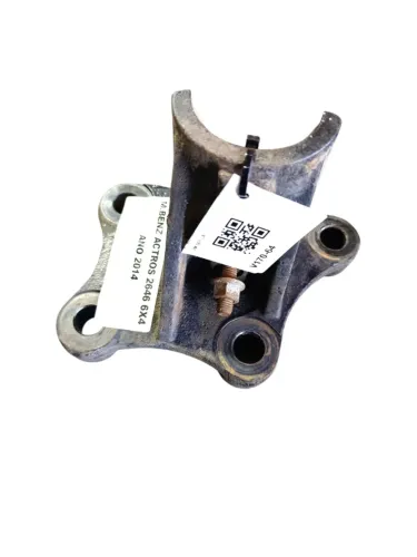 Suporte tubo paralama direito MB Actros A *2