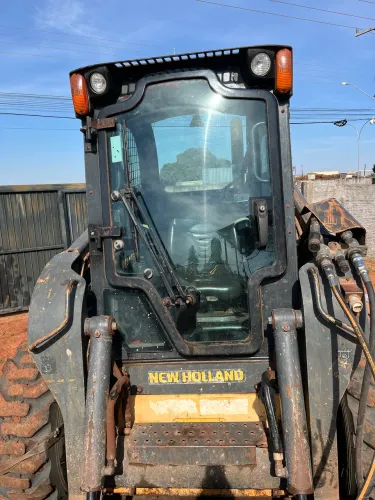 Mini carregadeira L220