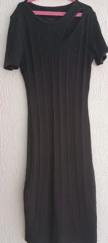 Vestido preto com detalhe vazado| Riachuelo 