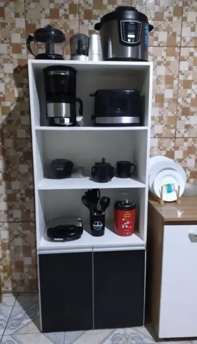 Armário multiuso portas pretas