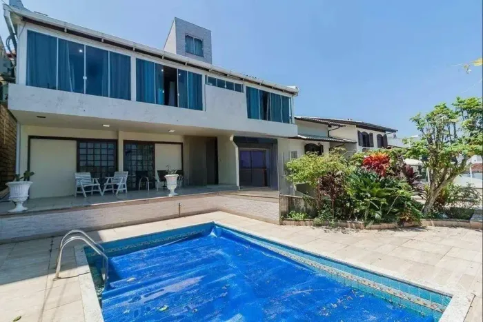 Casa para Venda em Florianópolis, Abraão, 4 dormitórios, 2 suítes, 4 banheiros, 2 vagas