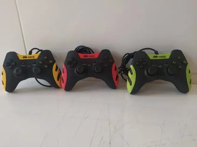 03 Controles Controle joystick Knup KP-4040 - Amarelo/Preto Vermelho/Preto Verde/Preto