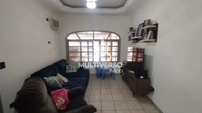 Linda casa com piscina no bairro Tupi  Praia Grande, 2 quartos, 1 suíte, 3 vagas, piscina 