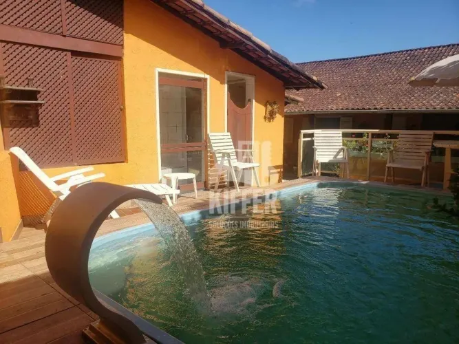 Casa à venda com piscina, espaço gourmet e suíte independente em Niterói