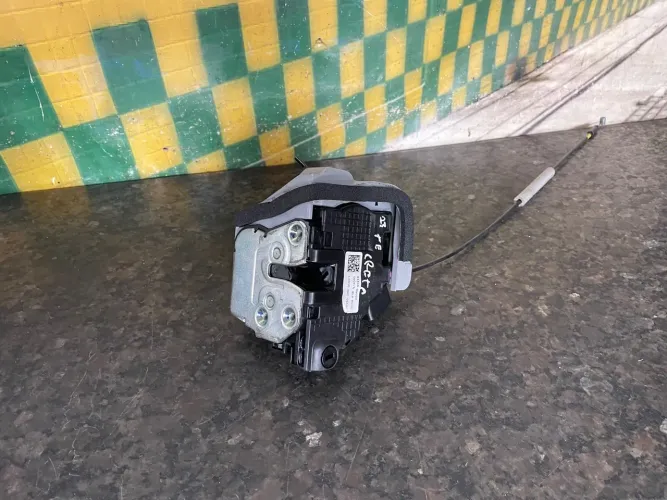 Tranca de porta traseiro esquerdo Hyundai Creta 2023 81410-bw000
