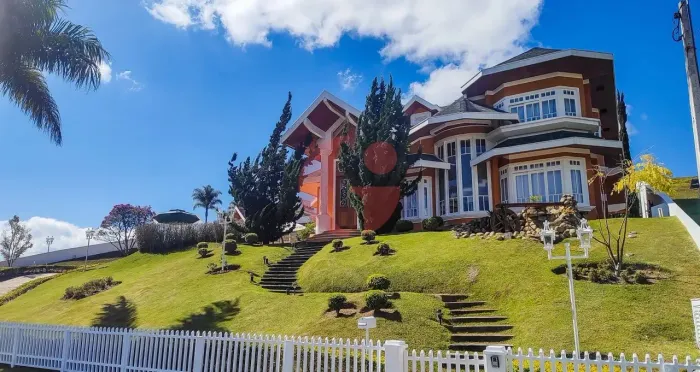 Casa à venda em condomínio com 4 quartos sendo 4 suítes- 2.000 m² de terreno- Paraibuna