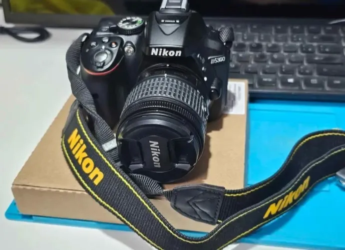 Câmera Nikon D5300 com Lente