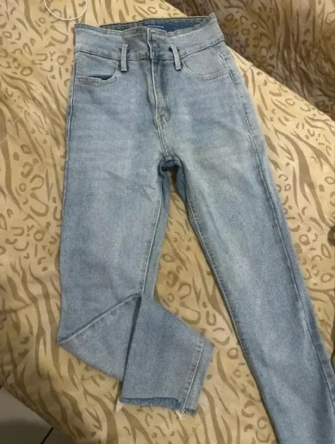 Calça jeans clara (tamanho 36) 