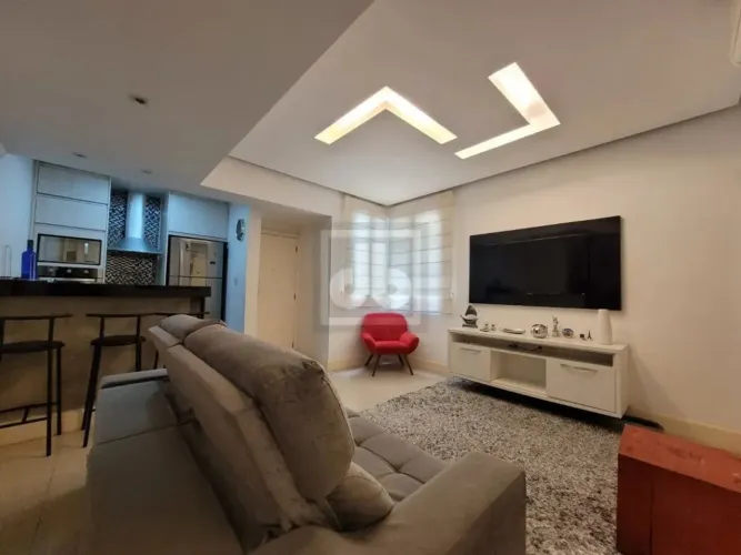 Copacabana à venda - 2 quartos - Reformadíssimo - Portaria 24h - Pronto para morar.