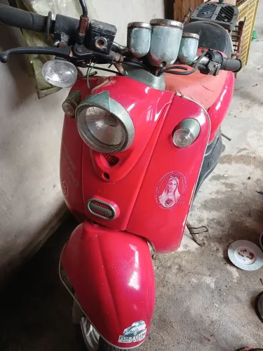 Ciclomotor da shyneray modelo retro bateteria ok motor ok precisa arrumar único dono 2.500