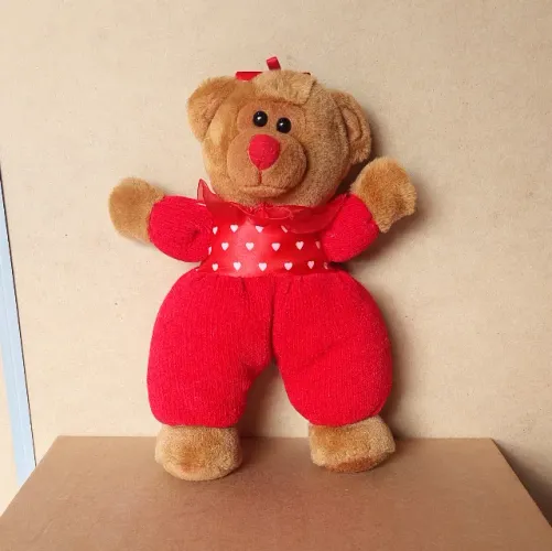 brinquedo - pelúcia urso com chocalho passport plush toys (usado)