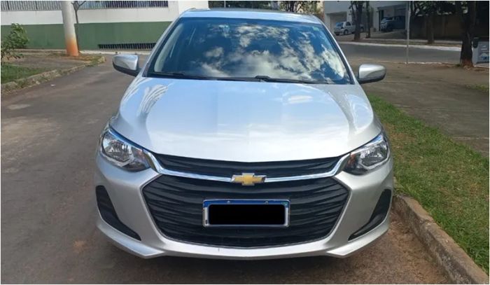 Imagem de Vende-se Ônix Sedan 2022/2023 LT 1.0 12V Flex 4p Mec - Cor: Prata. 62.000 km 