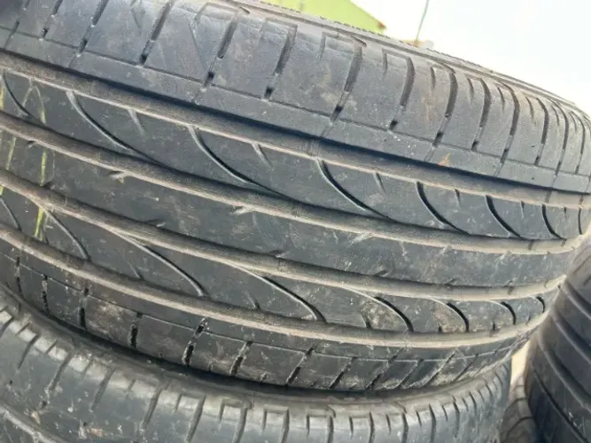 Pneu 235/50/18 Bridgestone 80 % Vida util.