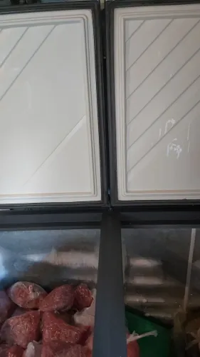 Freezer horizontal em ótimo estado. Aceito troca em terneiros.