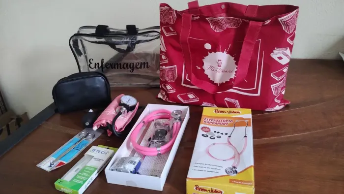 ? Kit de Enfermagem Completo + 10  Livros Essenciais com bolsa para carregar 