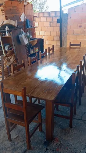 Mesa de Jantar de Madeira