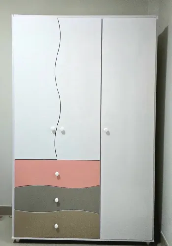 Guarda roupas infantil 3 portas e 3 gavetas