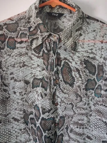 Camisa de seda estampada com cobra