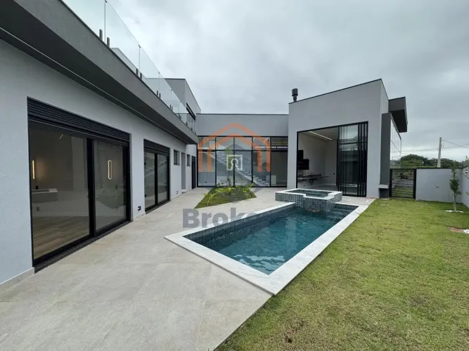 Casa em Condominio em Medeiros - Jundiaí, SP