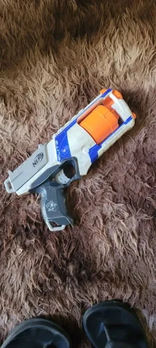 NERF N-Strike Elite Strongarm Blaster (Sem dardos)