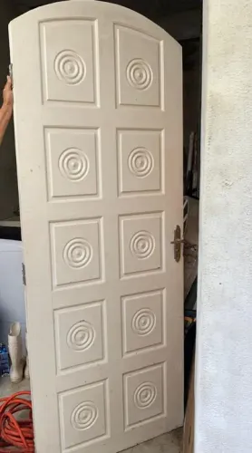 Porta de madeira maciça altura 2,10/largura 0,83