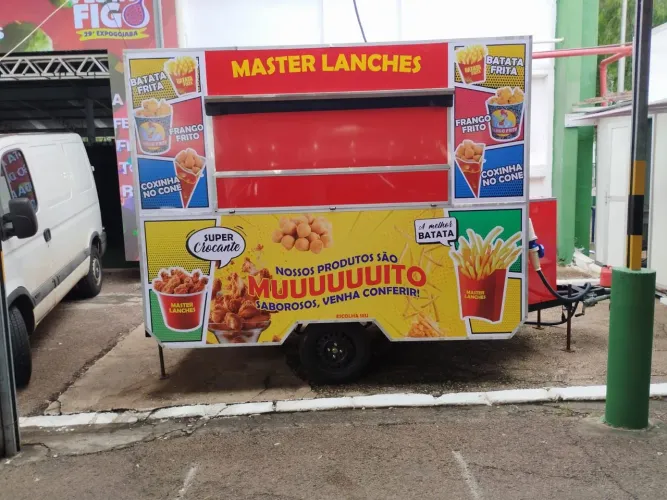 Trailer Ford truck emplacado.