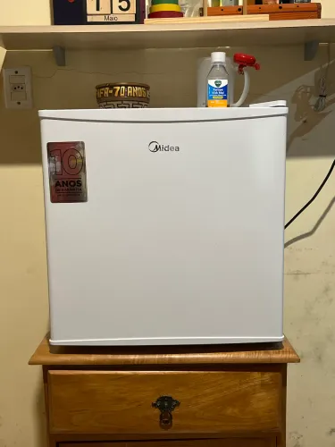 Frigobar semi novo