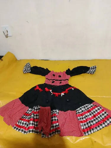 Vestido de junina,usado ,pra menina entre 5 e 8 anos.
