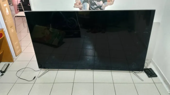 TV 75 polegadas Samsung com defeito