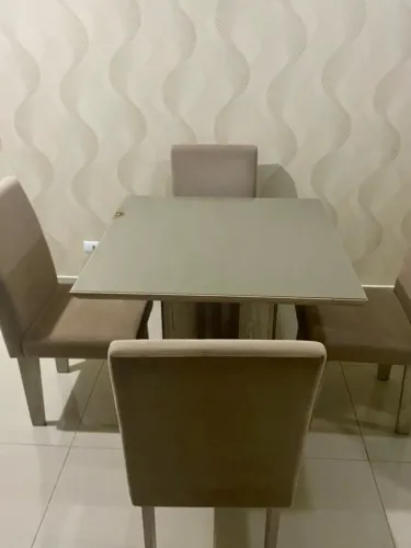 Mesa com 4 cadeiras