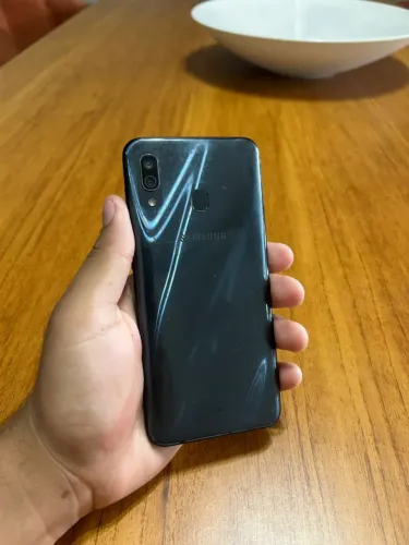 Samsung Galaxy A30 