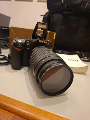 Câmeras Fotográficas Nikon D90 Completa do jeito q esta na foto, Vendo ou Troco, Ac Cartão