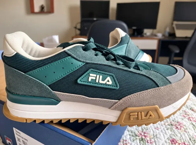 Tênis Fila semi-novo 42