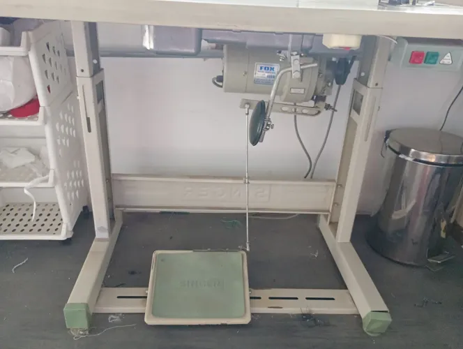 Máquina de costura Industrial Singer
