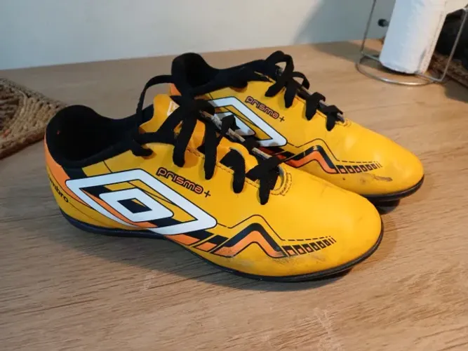 Chuteira Society Umbro Prisma+