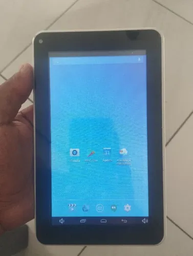 Tablet marca Multilaser funcionando tudo