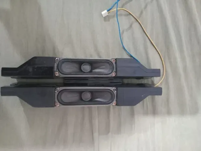 vende-se um par de alto falantes de tv samsung pl43d491a4g