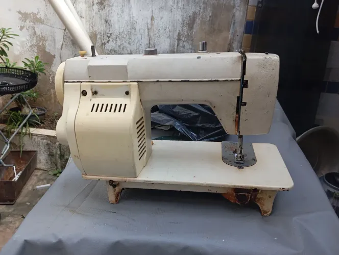 Máquina de costura antiga 