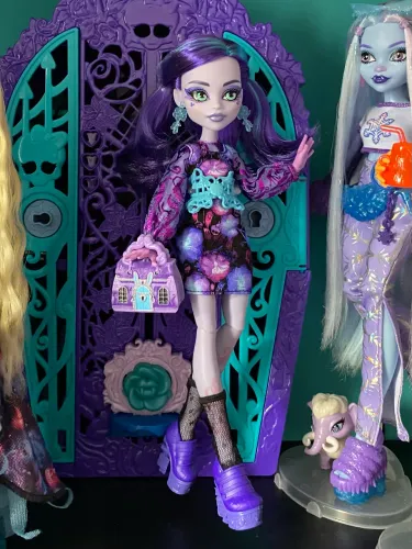 Boneca Monster High Twyla Boogeyman Skulltimate Secrets Garden Misteries