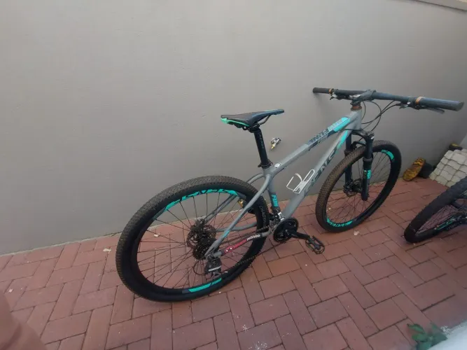 Bicicleta- mountain bike aro 29