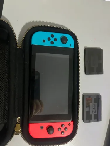 Nintendo Switch completo + estojo desgastado 