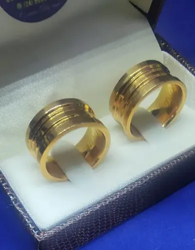 Par Alianças Casamento  Ouro 18 kilates Peso 24.50 Gramas Retas10 mm Maciça               