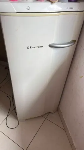 Freezer Electrolux FE18 - 110V - 145 litros