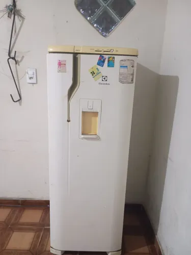 Vendo geladeira Eletrolux