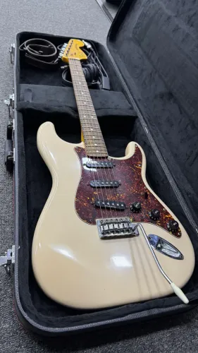 Guitarra Squier Fender Stratocaster Vintage Modified + Tank-G + Case ? Setup Completo
